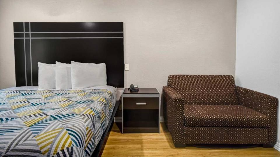 Motel 6 Humble, Tx - Houston International Airport Esterno foto