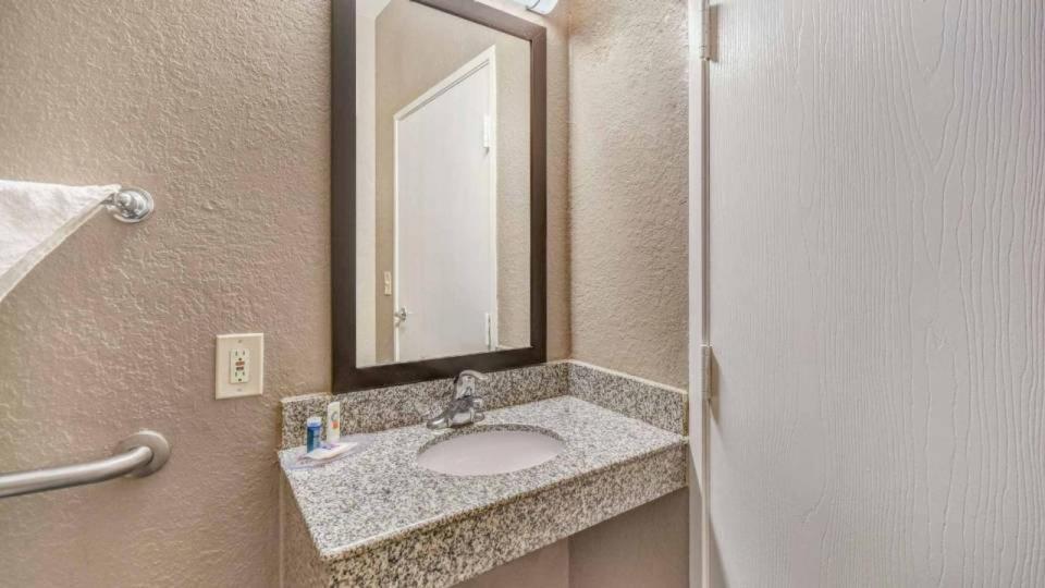 Motel 6 Humble, Tx - Houston International Airport Esterno foto